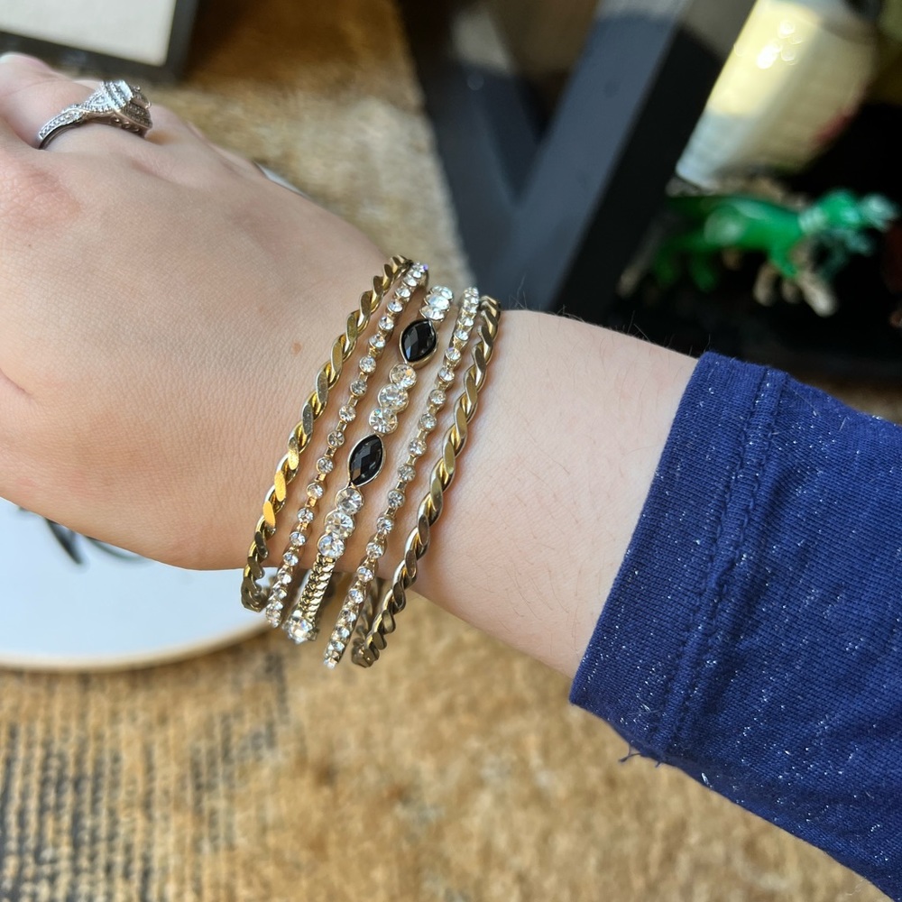 Beautiful 5 pice bangle bracelet set